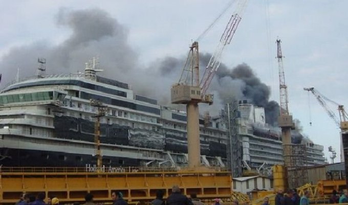 Пожар на корабле Westerdam в октябре 2003го года (10 фотографий)