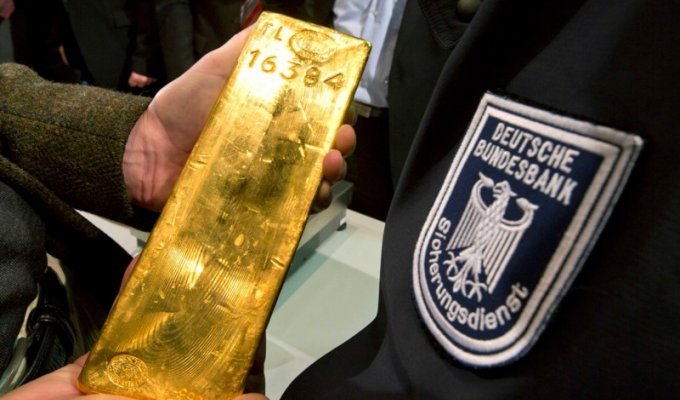 Зачем Германия спешно возвращает золото в собственные хранилища (2 фото)