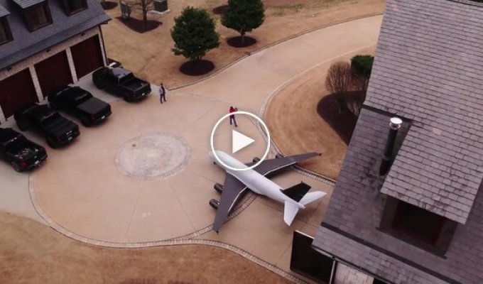 Самая большая в мире летающая модель Airbus A380 создана в США