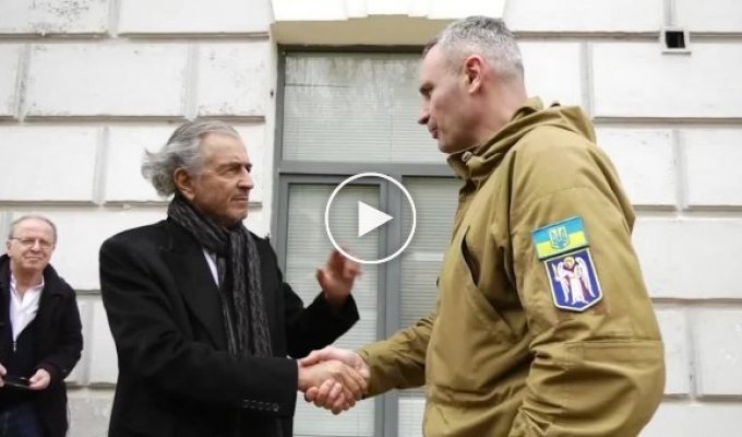Кличко встретился с Бернаром-Анри Леви, снимающим документальный фильм о войне в Украине