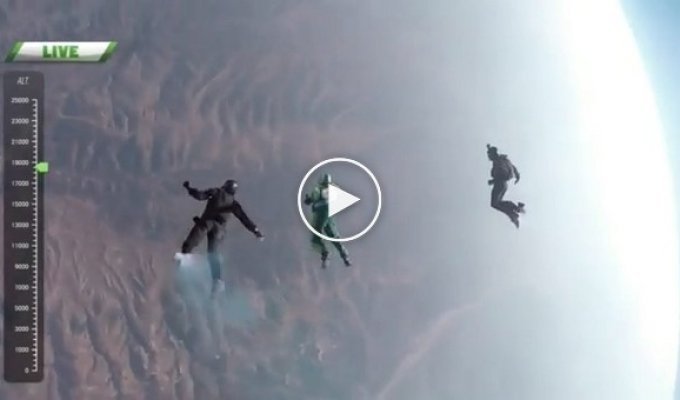 Экстремал Люк Айкинс спрыгнул без парашюта с высоты 7600 метров 