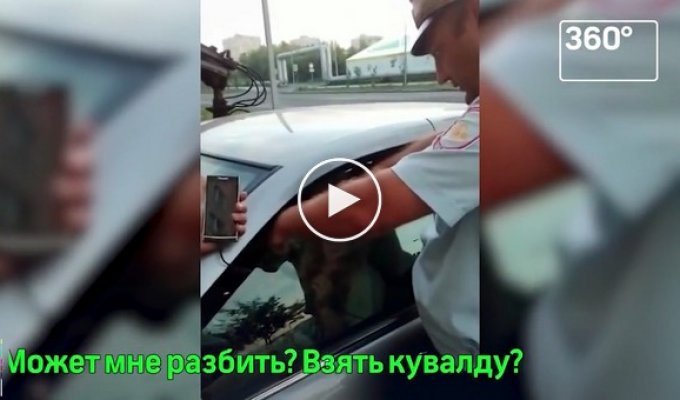 В Кемерово девушка вцепилась ногтями в лицо ДПСника, защищая пьяного мужа