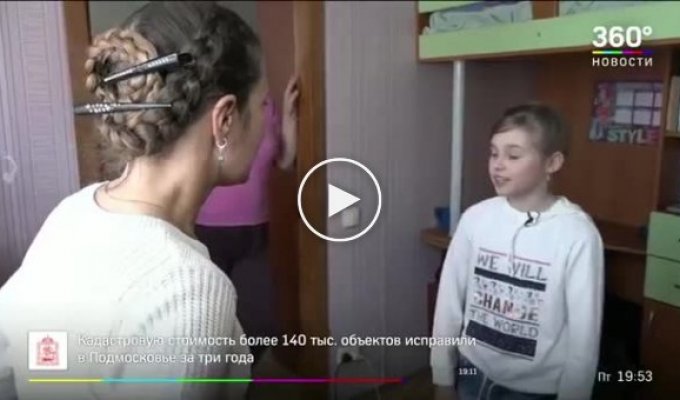 Как живут девочка в розовом и ее мама, прославившиеся после митинга в Волоколамске