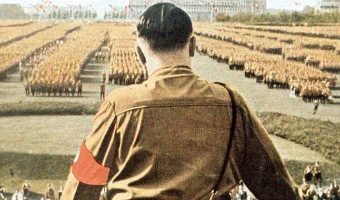 Самые неожиданные факты о жизни Адольфа Гитлера (15 фото)