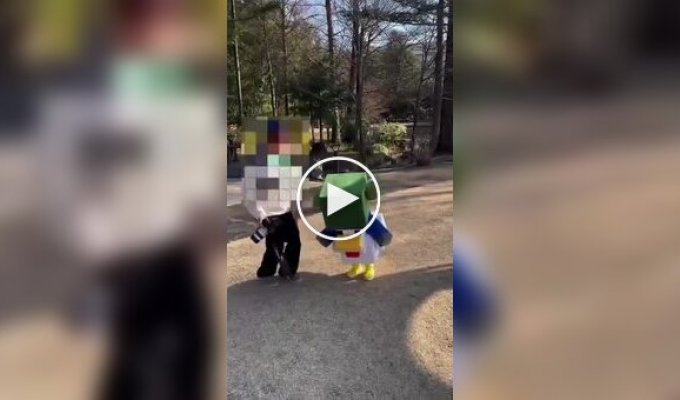 Мама и сын закосплеили персонажей Minecraft