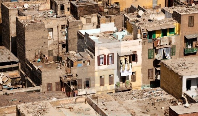 Почему многие египтяне живут в недостроенных домах без крыш (13 фото)