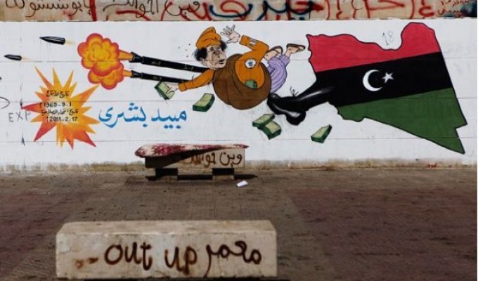 Карикатуры Муамара Каддафи. Фотограф Финбарр О’Райли (20 фото)