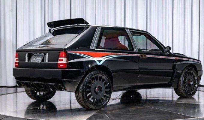 Cool restomod Lancia Delta Futurista, released in a limited edition of 20 copies (21 photos)