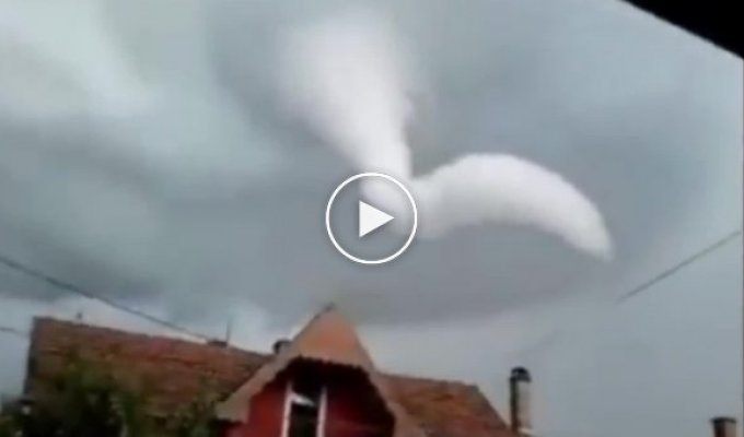 Tornado-forming storm in Serbia