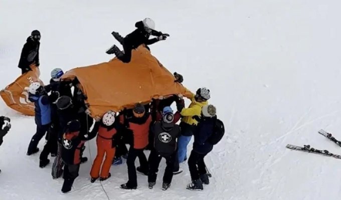 Лижники врятували дитину, яка зірвалася з витягу (4 фото + 1 відео)