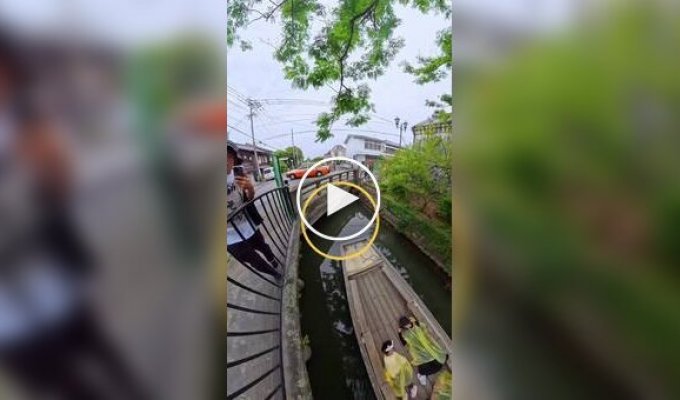 Необычный гондольер: кто управляет лодкой в Янагаве