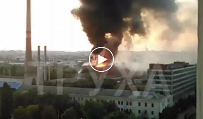 Масштабный пожар на одном из заводов в Харькове