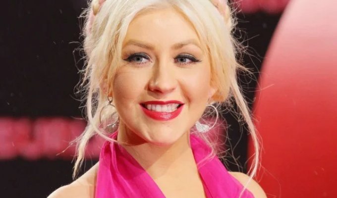 Christina Aguilera sings just as beautifully as she did 25 years ago (photo + 2 videos)