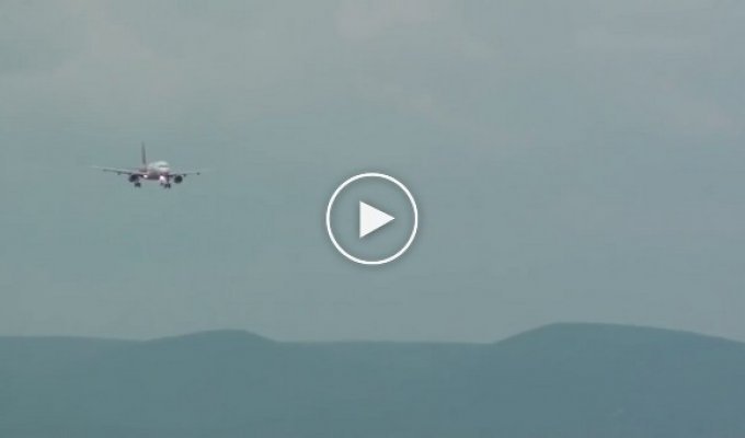 Пассажирский самолет совершил рекордно низкий полет над Будапештом
