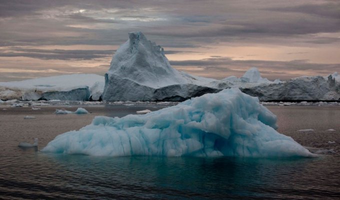 Ледяная Гренландия…или уже не ледяная? (33 фото)
