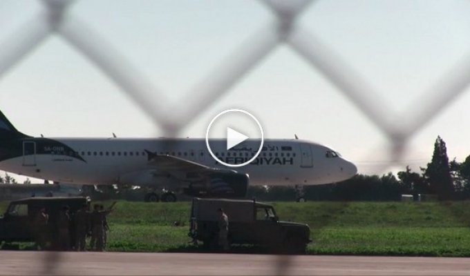 В Ливии захватили пассажирский самолет