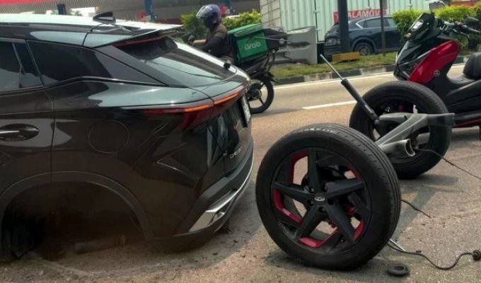 Omoda 5 Rear Axle Snaps Off Again (3 Photos)
