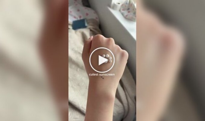 Sun lotion with cat paws