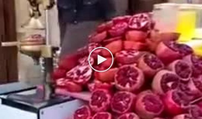 Pomegranate juice in Baghdad