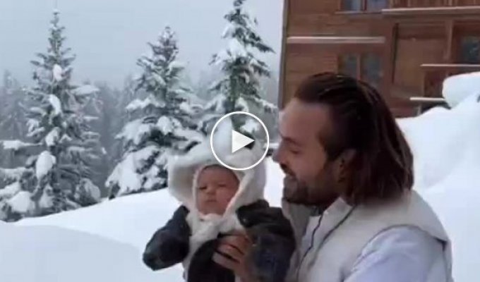 The blogger threw his little son into a snowdrift and ran into a barrage of criticism