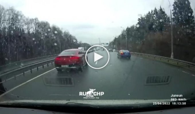 Водитель каршеринга устроил ДТП в Подмосковье и сбежал