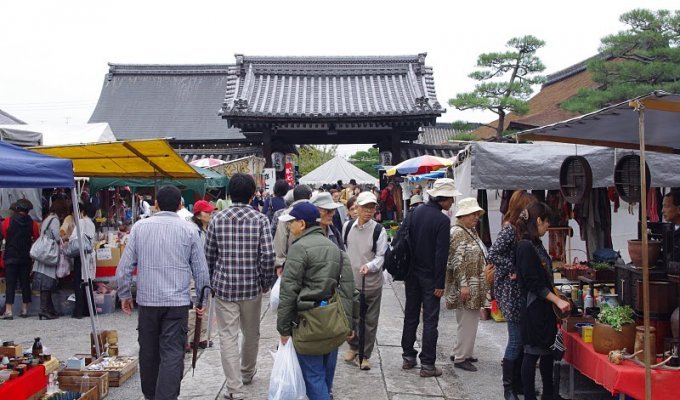 Блошиный рынок в Киото (43 фото)