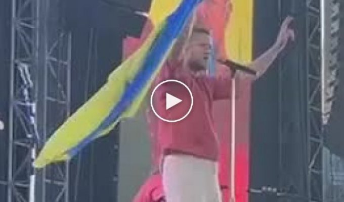 Группа Imagine Dragons на концерте в германском городе Менхенгладбах поддержала Украину