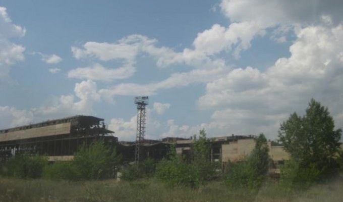 Заброшеный завод в Харьковской области (12 фотографий)