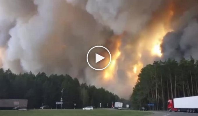 The Yekaterinburg-Kurgan highway has become like a road to Hell due to a forest fire