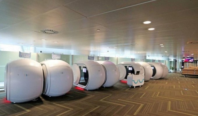 Капсульные комнаты отдыха в китайских аэропортах (4 фото)