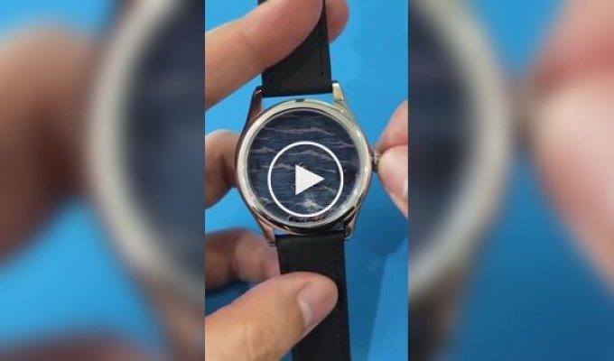 Годинник з незвичайним циферблатом