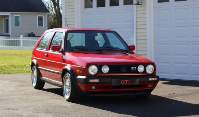 1992 Volkswagen Golf GTI with over 50,000 miles sold for a staggering amount (29 photos + 3 videos)