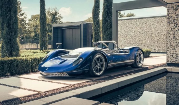 New supercar in retro style from the creator of McLaren (9 photos)