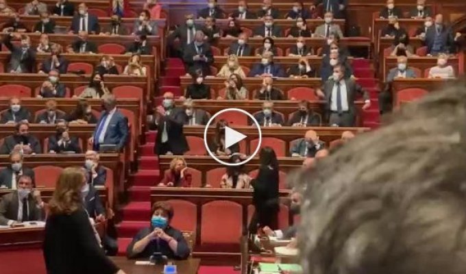 Итальянский Сенат ликованием встретил запрет на борьбу с гомофобией
