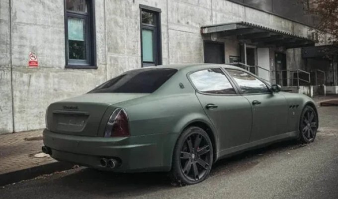 Maserati in camouflage: a sedan with a Ferrari engine was left in the capital (3 photos)