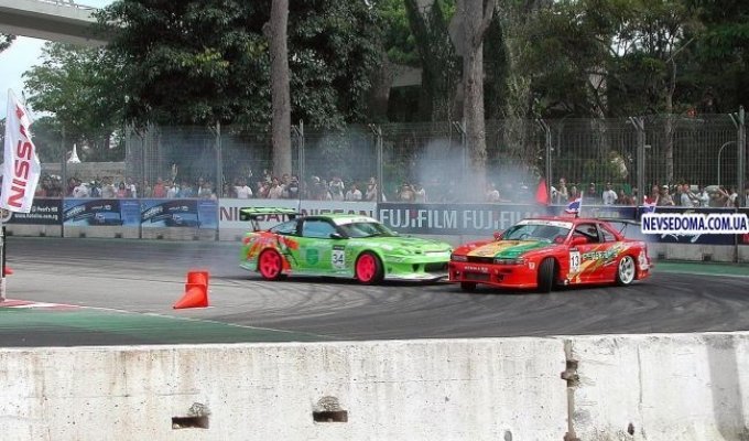 Грандиозное шоу Formula DRIFT в Сингапуре (25 фото)
