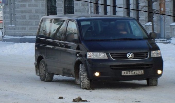 Автомобиль губернатора Ульяновской области стал участником скандального ДТП (2 фото + 1 видео)