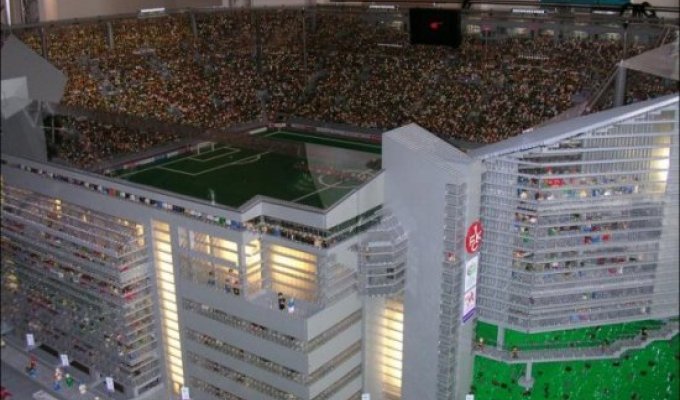Новый стадион из Лего (9 фото)