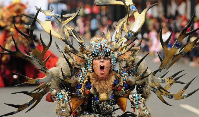 Карнавал моды «Jember Fashion Carnaval» в Индонезии (28 фото)