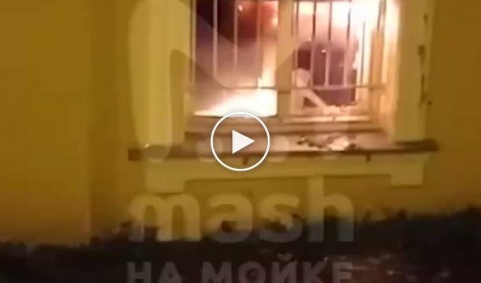 Ночью в Ломоносовском районе Санкт-Петербурга подожгли военкомат