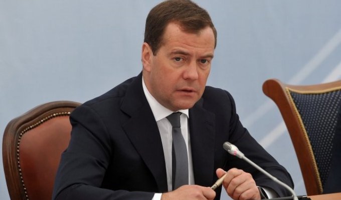 Дмитрий Медведев назвал придурком главу СБУ Василия Грицака (2 фото)