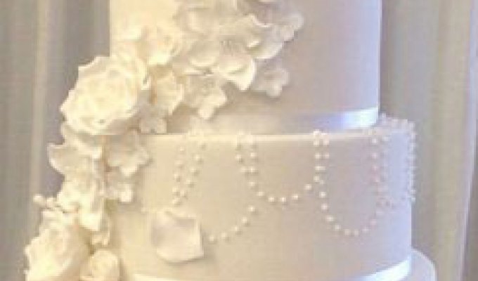 Двуликий свадебный торт-компромисс (3 фото)
