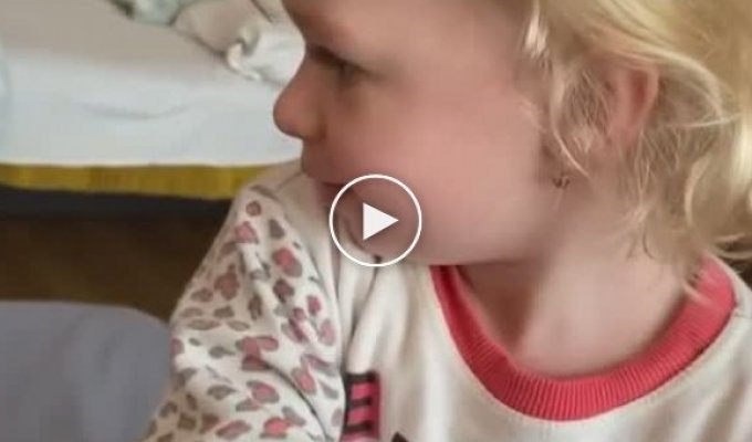 The little girl saw her father returning from the front and could not believe her eyes
