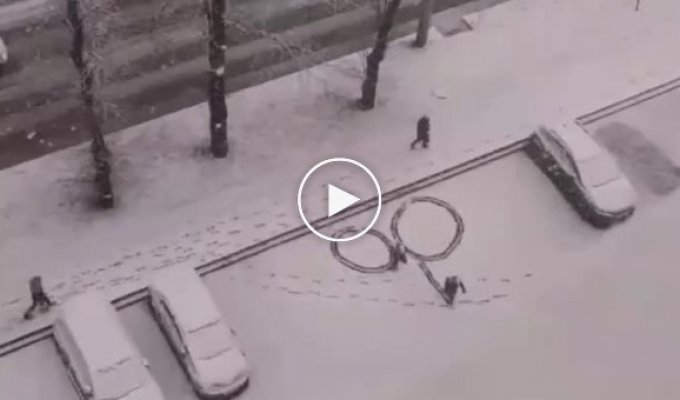 Schoolchildren rejoice at the first snow