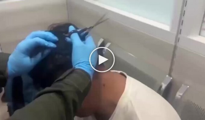 Мужчина спрятал наркотики под париком