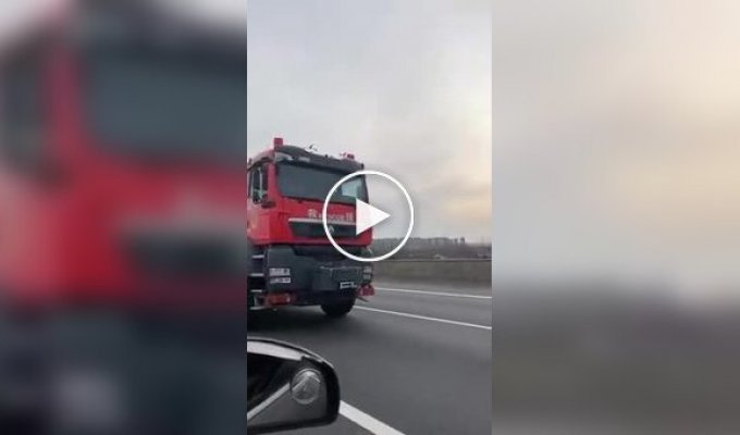 A “two-headed” fire truck was spotted on the roads of China