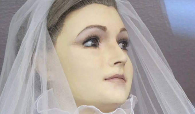 Паскуаліта — магазин весільних суконь мертвої нареченої (5 фото)