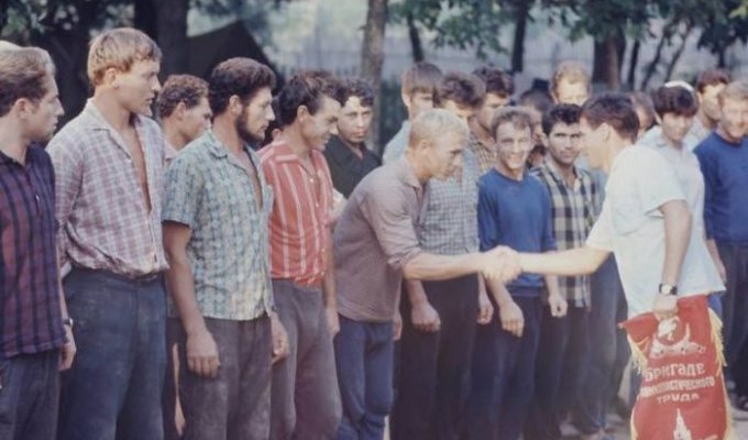 Повседневная жизнь советских людей в 60-е (29 фото)