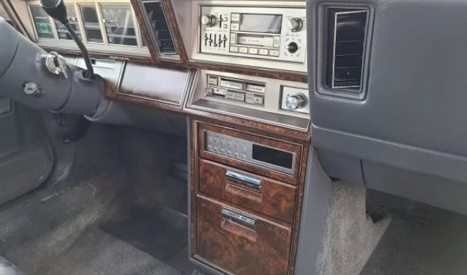 Передняя панель Chrysler New Yorker 1980-х годов (9 фото)