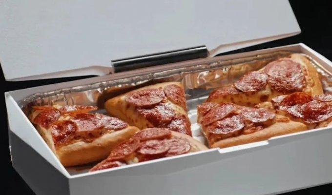 Pizza maker releases case that lets you heat food with PS5 (2 photos + 1 video)